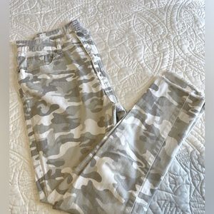 Mud Pie Women's Size Medium Rory CAMO Lightweight Denim Raw Hem